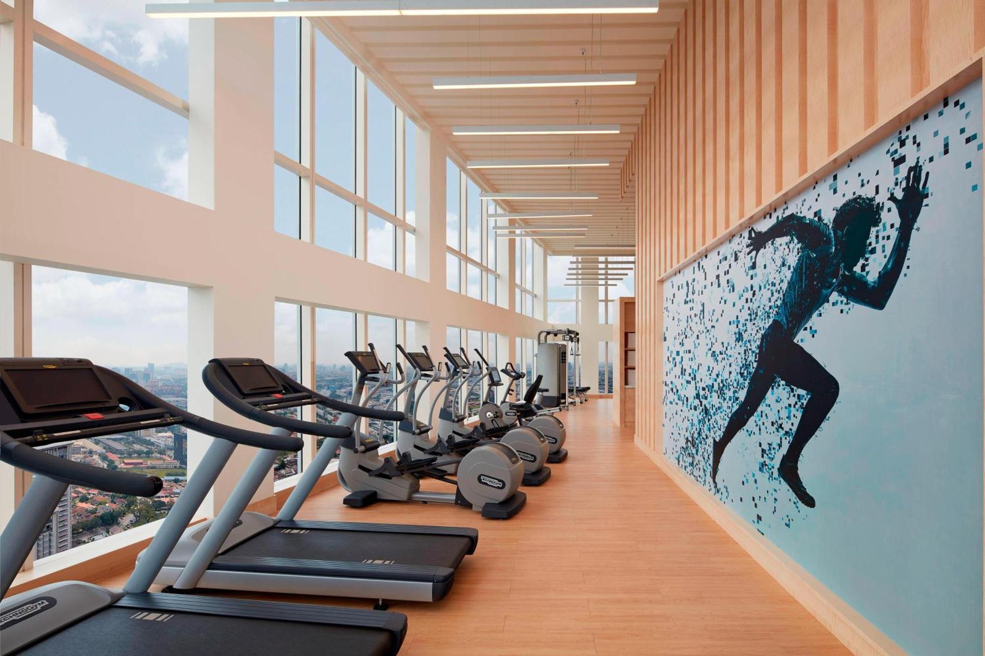 Sheraton Petaling Jaya Hotel Kültér fotó The gym at the 101 Tower